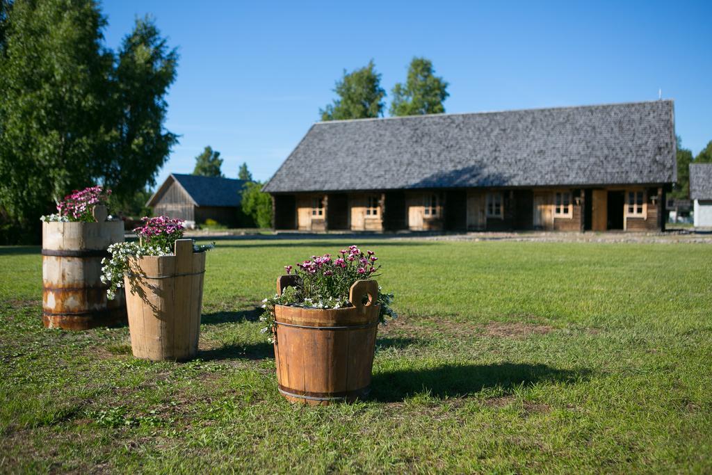 Töllu Туристическая деревня Курессааре Экстерьер фото