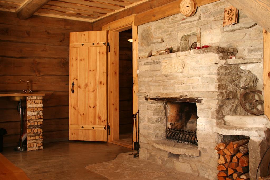Töllu Туристическая деревня Курессааре Экстерьер фото